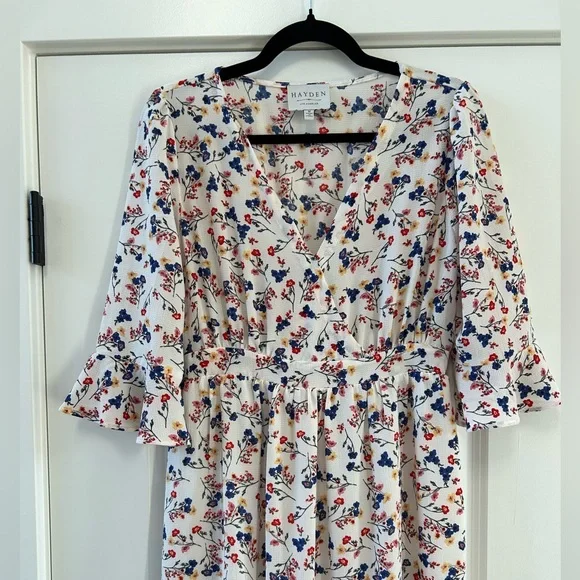 Hayden Los Angeles Floral Tiered Maxi Dress Boho V-Neck Flutter Sleeve Sz M - Picture 3 of 6